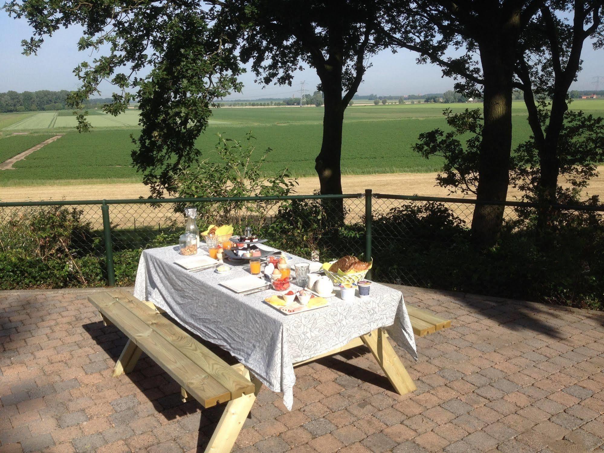 B&B Op De Brabantse Wal Halsteren Exterior photo