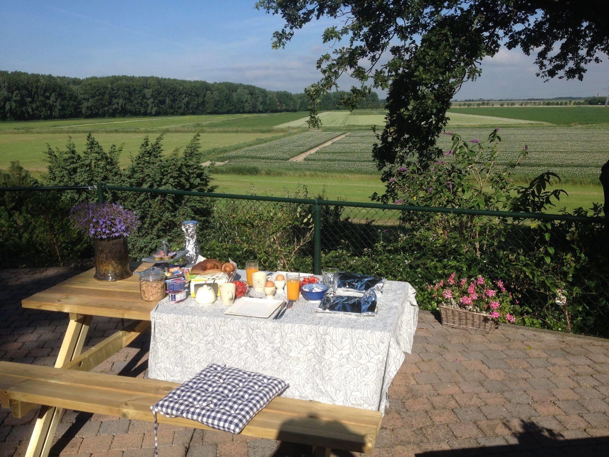 B&B Op De Brabantse Wal Halsteren Exterior photo